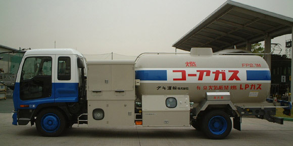 The first, new type of bobtail deployed in KOAGAS NIHON Group's tank trucking fleet